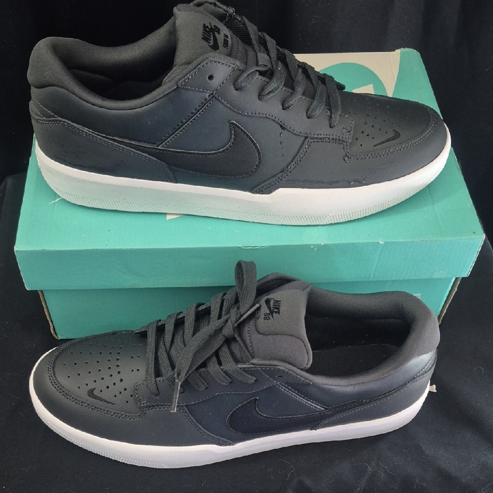 Nike Men's Black and White Sneakers